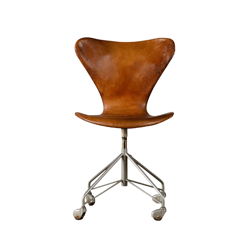 Arne Jacobsen series 7 chair